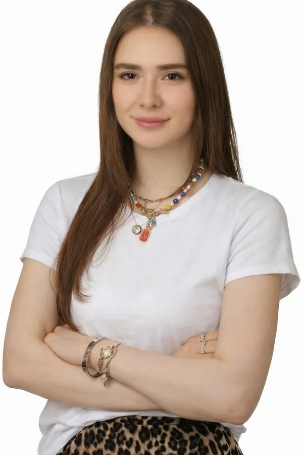 Psikolog Hazal Sevin portresi